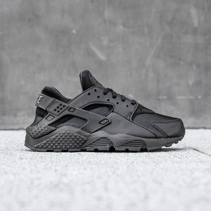 COPY - Nike Huarache Run - Youth size 6 Women siz…